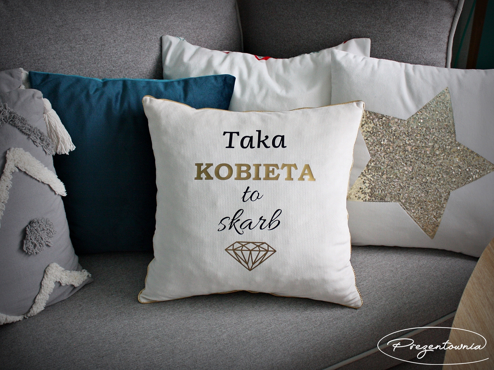 Poduszka z wypełnieniem - Prezent -Taka Kobieta to Skarb - obrazek 3